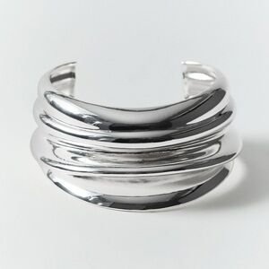 Mango
SELECTION
EMBOSSED  BRACELET